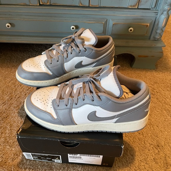 Authentic Air Jordan’s low lace Nike 6.5Y fits 7.5/8 wolf gray shoes $189.00 - Picture 2 of 10